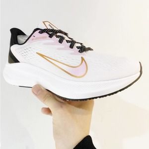 WMNS ZOOM WINFLO 7 SNKRS WHITE NIKE (5.5)NEW WITHOUT BOX